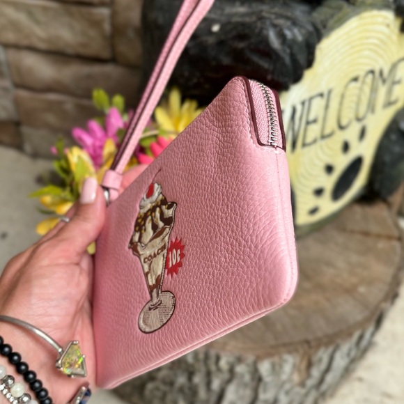 Authentic COACH pebbled leather"ICECREAM" zip top wristlet - Picture 2 of 12